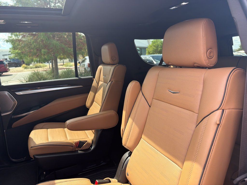 Used 2026 Cadillac Escalade ESV Luxury w/ Touring Package AWD/4WD image 38