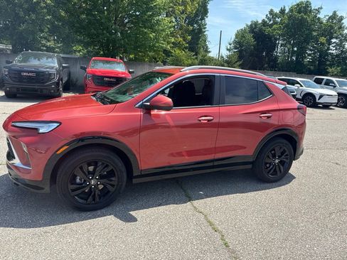 Used 2024 Buick Encore GX Sport Touring w/ LPO, Trailering Package AWD/4WD image 5