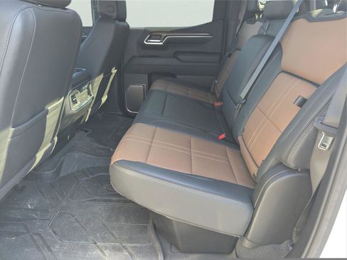 Used 2025 Chevrolet Silverado 1500 High Country image 9