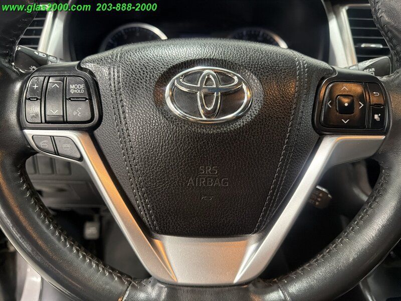 Used 2016 Toyota Highlander XLE AWD/4WD image 22