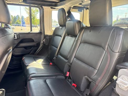 Used 2022 Jeep Wrangler Unlimited Rubicon w/ Xtreme Recon 35" Tire Package AWD/4WD image 32