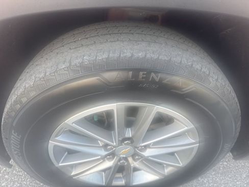 Used 2023 Chevrolet Traverse LT image 12