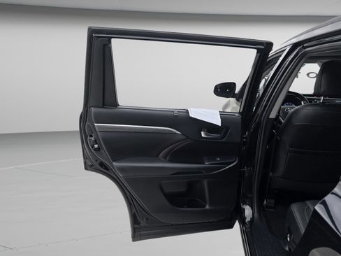 Used 2019 Toyota Highlander Limited image 27