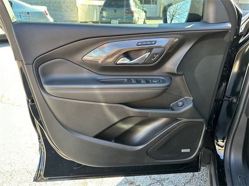 Used 2024 GMC Terrain Denali w/ Denali Premium Package image 10