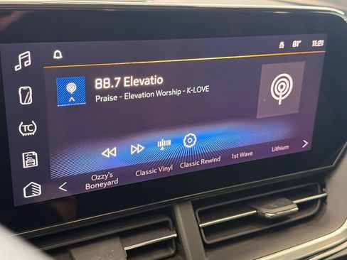 Used 2024 Chevrolet Trax RS w/ Sunroof Package FWD image 24