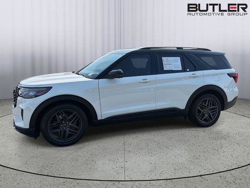 Certified 2025 Ford Explorer ST AWD/4WD image 3