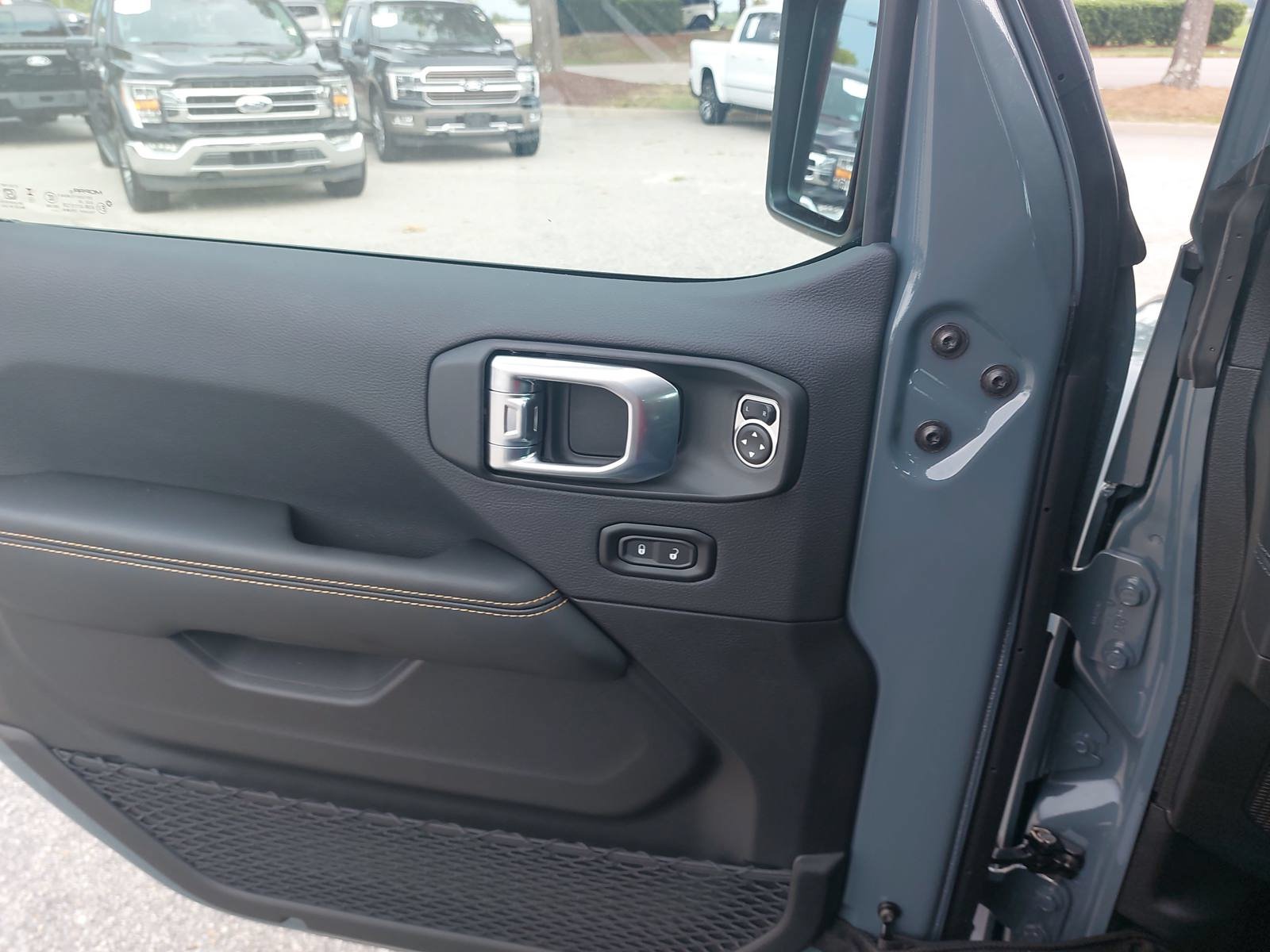 New 2026 Jeep Wrangler Unlimited Sahara AWD/4WD image 26