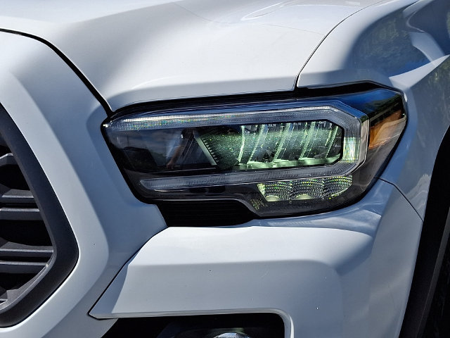 Certified 2022 Toyota Tacoma TRD Off-Road w/ Technology Package AWD/4WD image 9