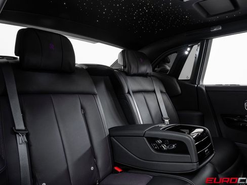 Used 2024 Rolls-Royce Phantom Sedan image 40