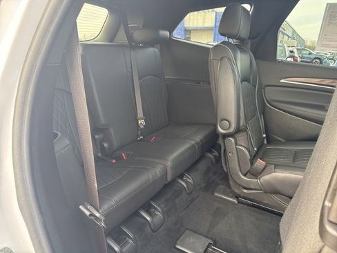 Used 2023 Buick Enclave Avenir image 21