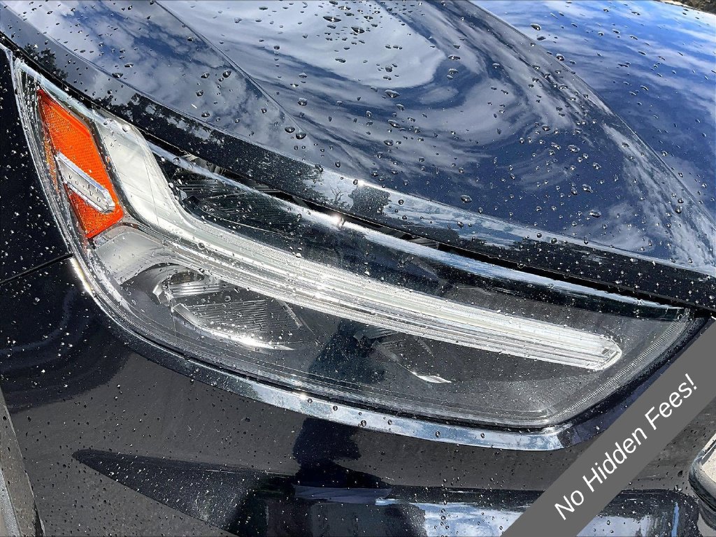 Used 2021 Volvo XC40 T4 Momentum FWD image 26
