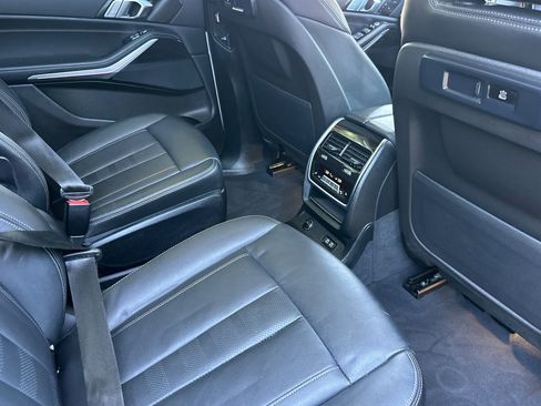 Used 2022 BMW X7 xDrive40i w/ M Sport Package AWD/4WD image 30