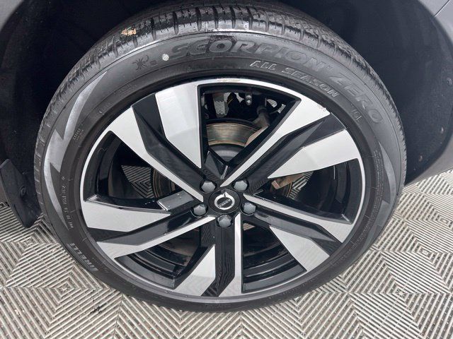 Certified 2023 Volvo XC40 B5 Plus w/ Driver Assist Package AWD/4WD image 10