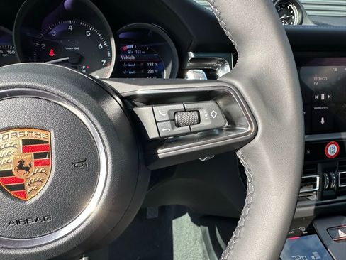 Used 2026 Porsche Macan AWD/4WD image 16