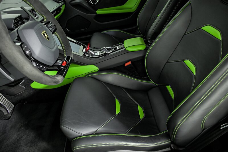 Used 2021 Lamborghini Huracan EVO RWD image 35
