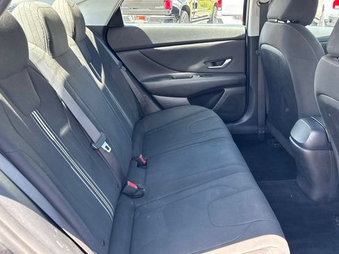 Used 2022 Hyundai Elantra SEL w/ Convenience Package FWD image 15