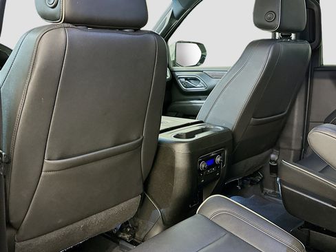 Used 2023 Chevrolet Suburban Premier image 28