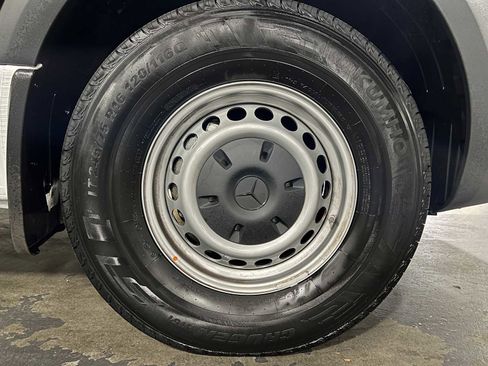 Used 2025 Mercedes-Benz Sprinter 2500 image 9