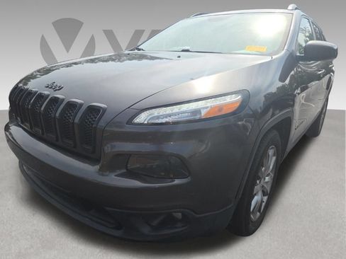 Used 2018 Jeep Cherokee Latitude w/ Altitude Package FWD image 1
