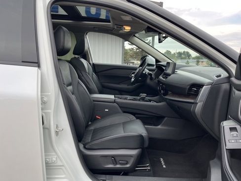 Used 2024 Nissan Rogue Platinum w/ Platinum Premium Package image 28