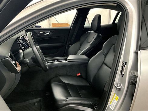 Used 2022 Volvo S60 B5 Momentum w/ Advanced Package image 24