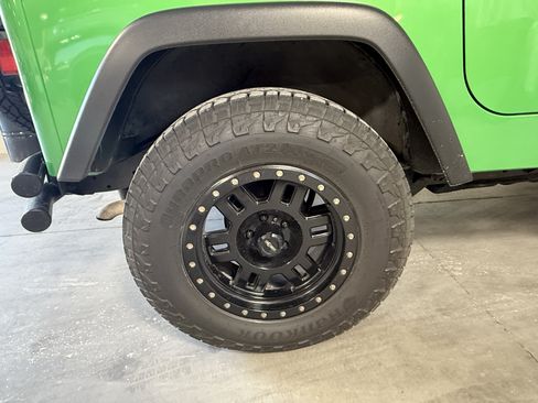 Used 2004 Jeep Wrangler 4WD w/ 30" Tire & Wheel Group image 6