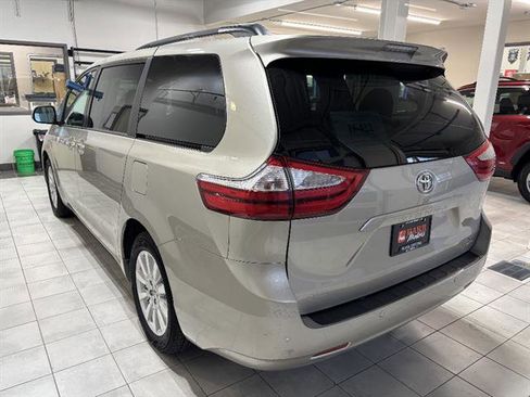Used 2017 Toyota Sienna AWD image 2