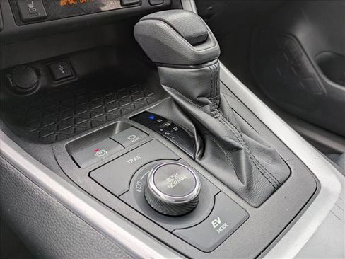 Used 2022 Toyota RAV4 XLE AWD/4WD image 13