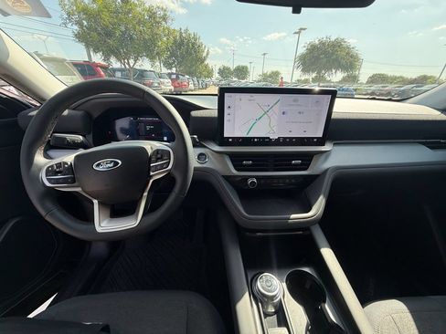 Used 2025 Ford Explorer Active RWD image 15