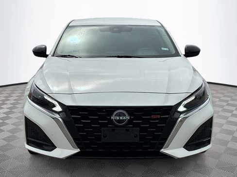 Used 2024 Nissan Altima 2.5 SR FWD image 2