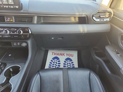 Used 2023 Honda Pilot Touring image 11