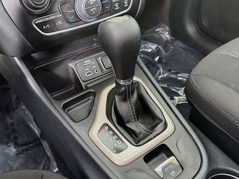 Used 2016 Jeep Cherokee Latitude w/ Comfort/Convenience Group FWD image 16