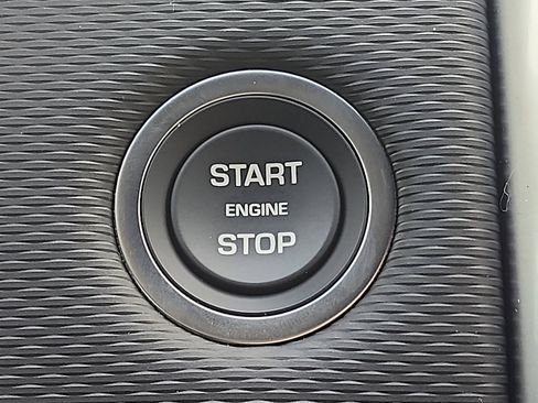 New 2025 Land Rover Discovery Dynamic SE image 18