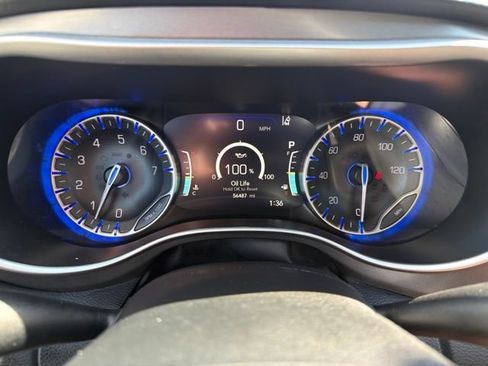 Used 2024 Chrysler Pacifica Touring-L FWD image 20
