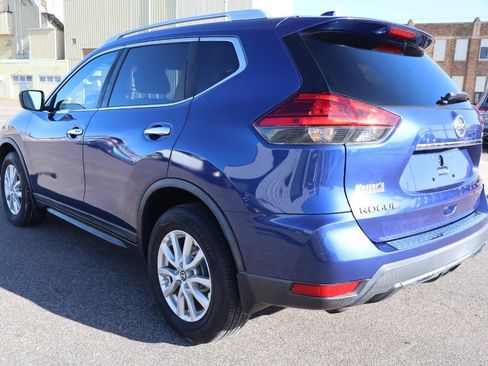 Used 2017 Nissan Rogue SV image 4