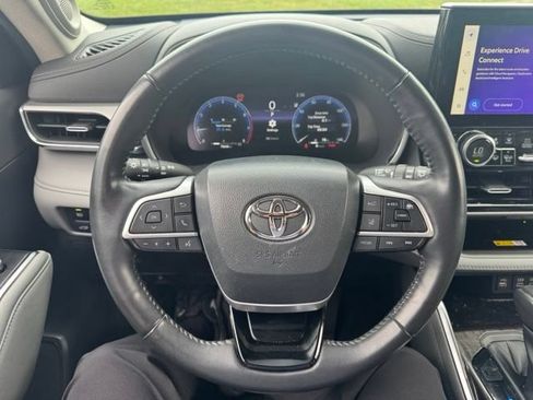 Used 2023 Toyota Highlander Platinum AWD/4WD image 29