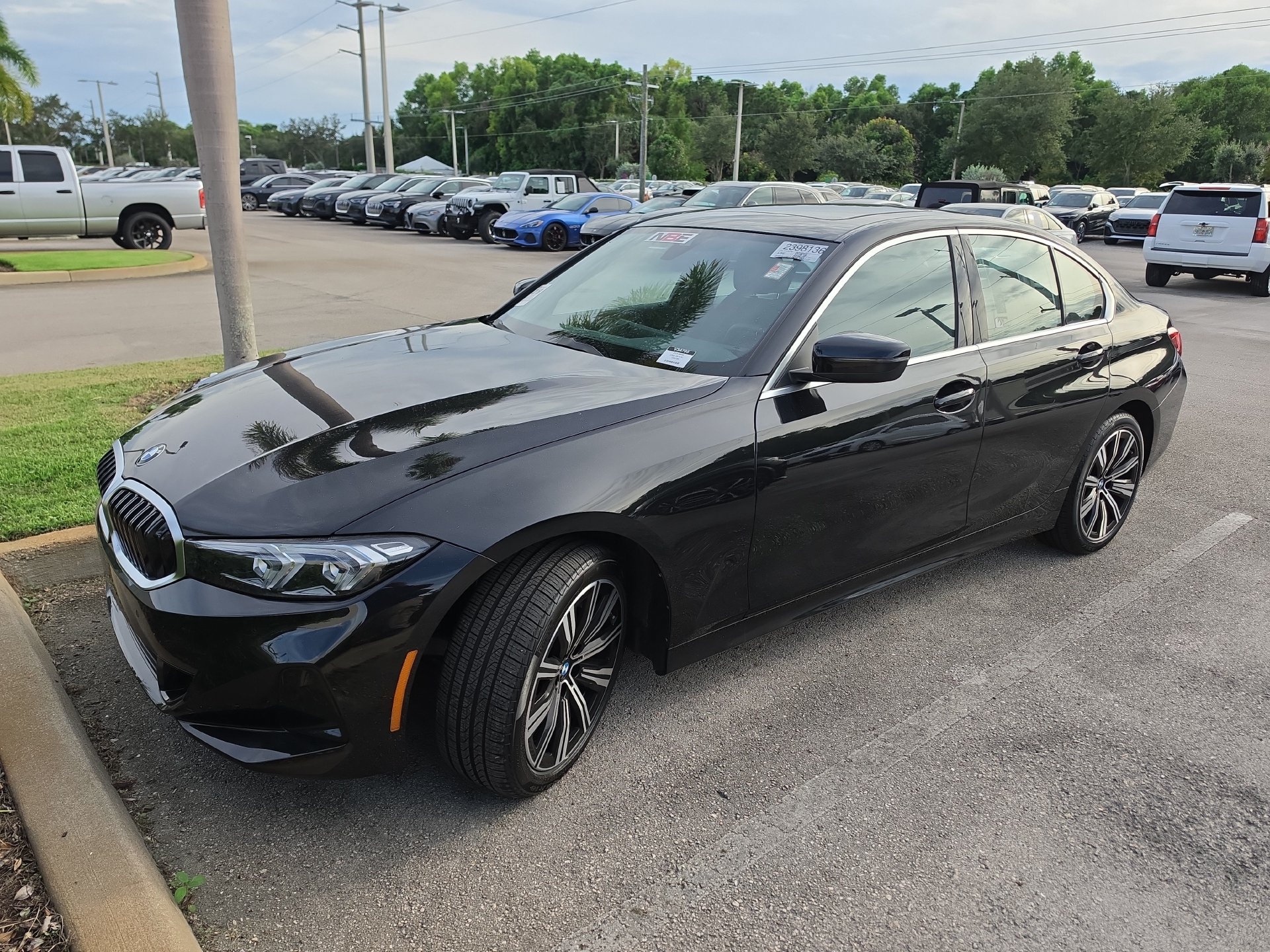 Used 2025 BMW 330i xDrive Sedan AWD/4WD image 2