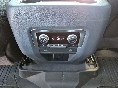 Used 2022 GMC Yukon XL Denali w/ Denali Premium Package image 21