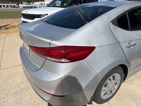 Used 2018 Hyundai Elantra SE image 5