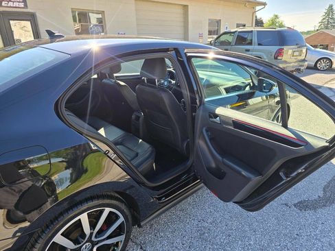 Used 2017 Volkswagen Jetta GLI FWD image 15