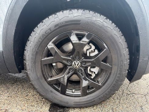 Used 2025 Volkswagen Atlas Peak Edition SE image 9