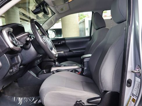 Used 2019 Toyota Tacoma SR5 AWD/4WD image 18