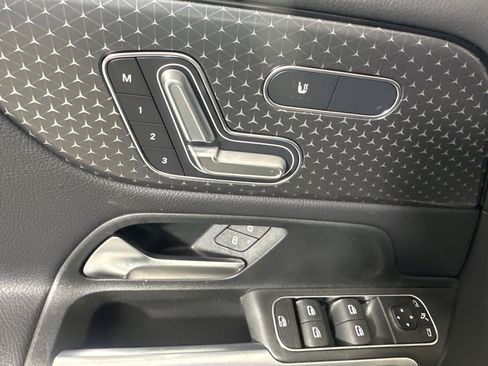 New 2026 Mercedes-Benz GLB 250 4MATIC image 10