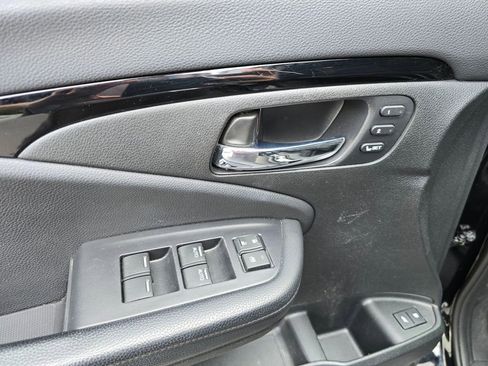 Used 2019 Honda Pilot Touring image 14
