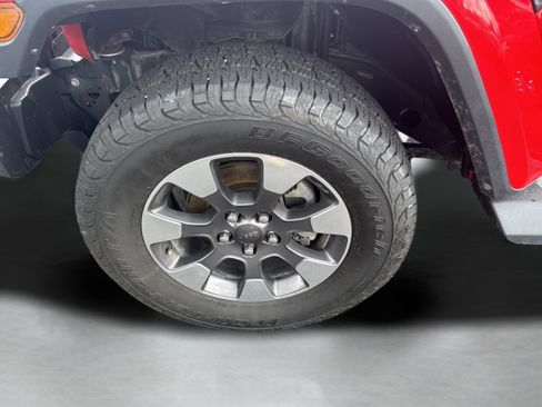 Used 2018 Jeep Wrangler Unlimited Sahara w/ LED Lighting Group AWD/4WD image 9