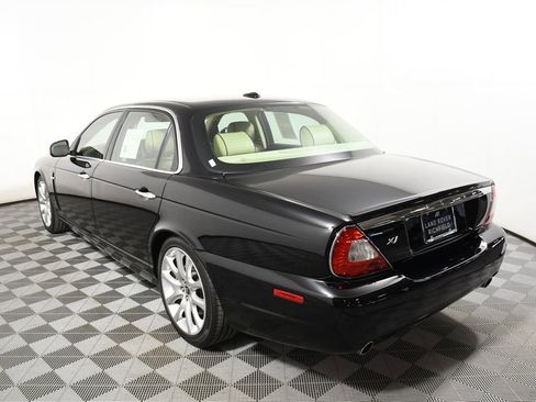Used 2009 Jaguar XJ8 RWD image 4