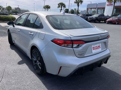 Certified 2026 Toyota Corolla SE FWD image 3