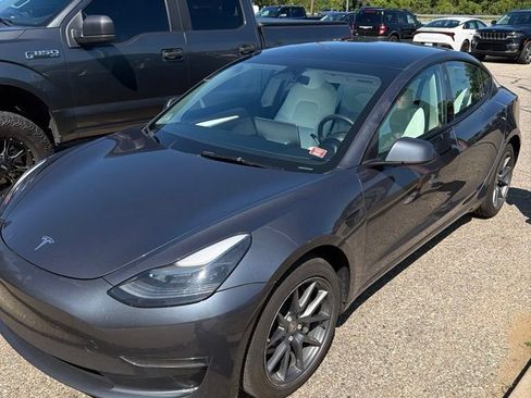 Used 2023 Tesla Model 3 Standard Range RWD image 2