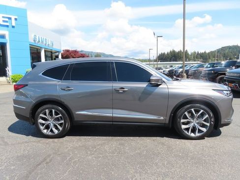 Used 2023 Acura MDX SH-AWD w/ Technology Package image 9