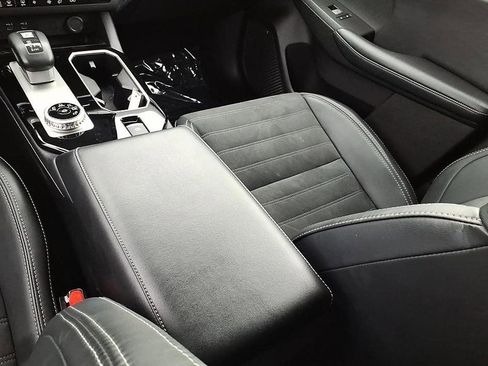 Used 2025 Mitsubishi Outlander SE FWD image 23